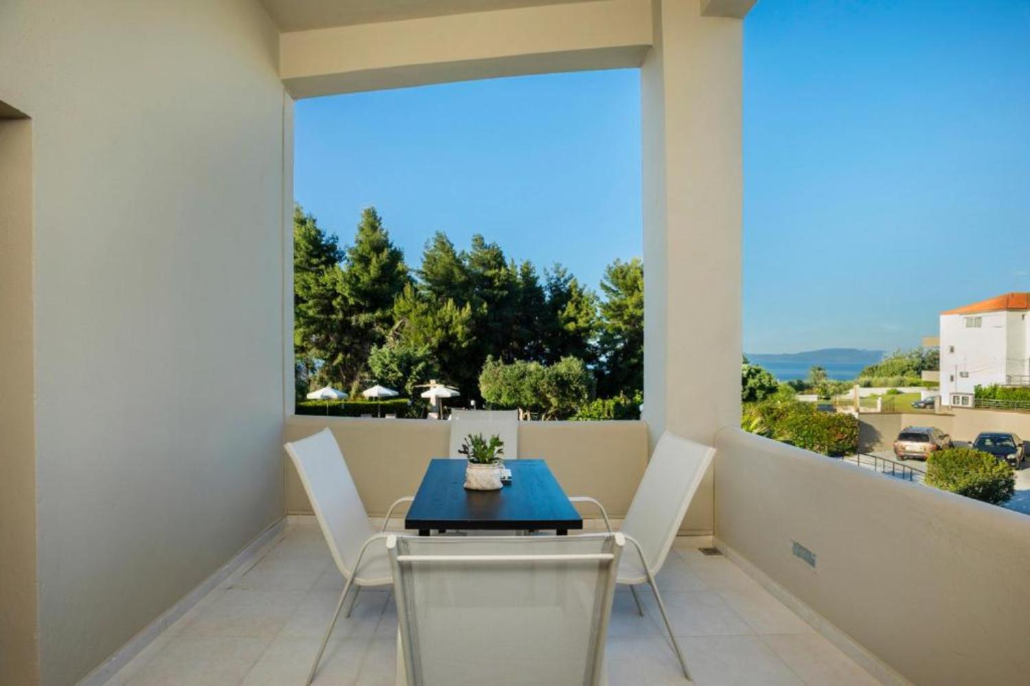 Tiara Holidays - Ohana Hotel - Two Bedroom Family Apartment - terasa